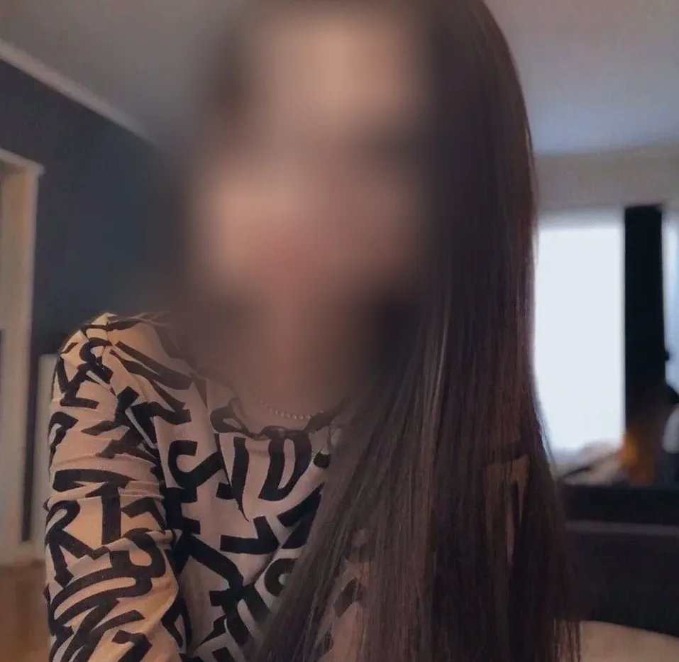 Sabine, 21